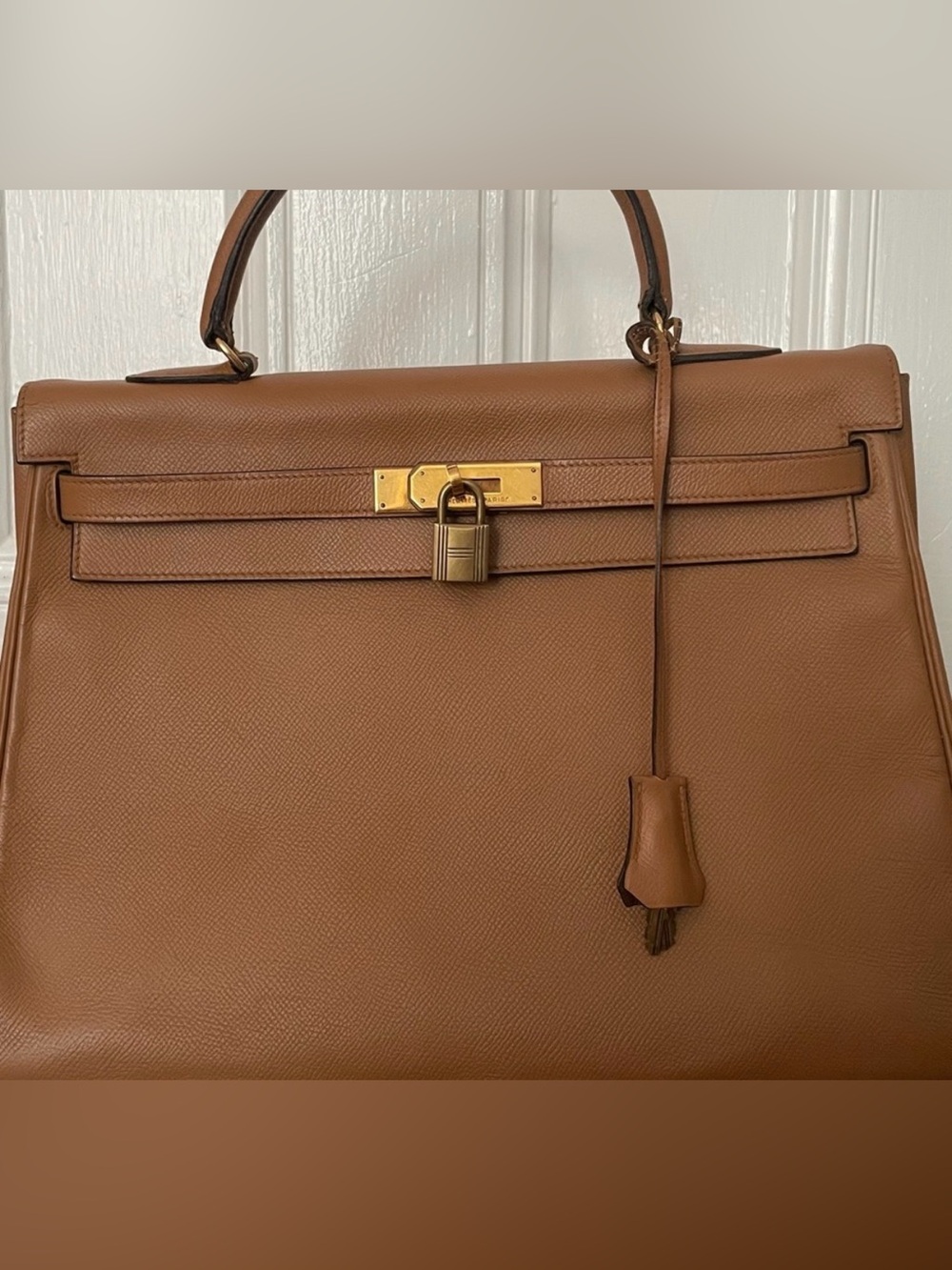 Vintage Hermès Kelly 35 in Gold Courchevel Leather Gold Plated Hardware - Picture 8 of 10